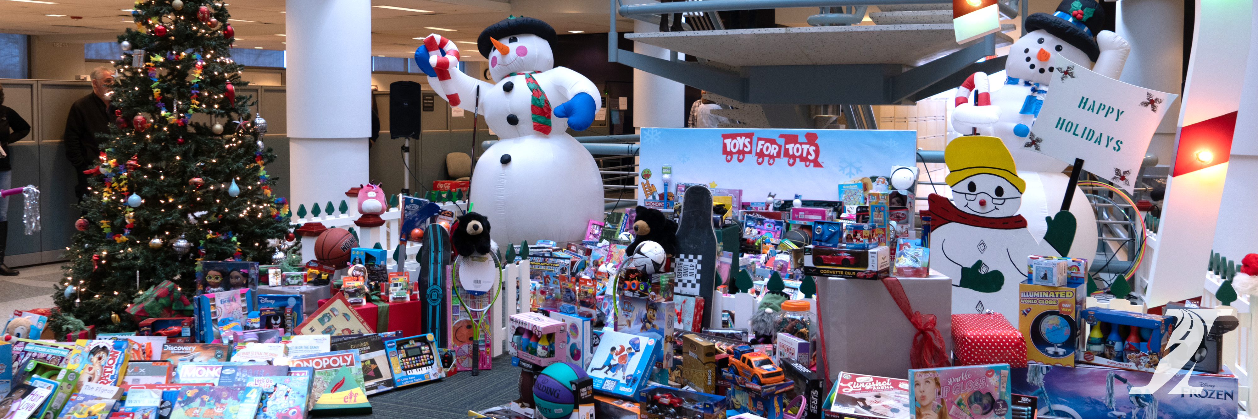 Illinois Tollway Staff Packs Santas Sled Through Toys for Tots